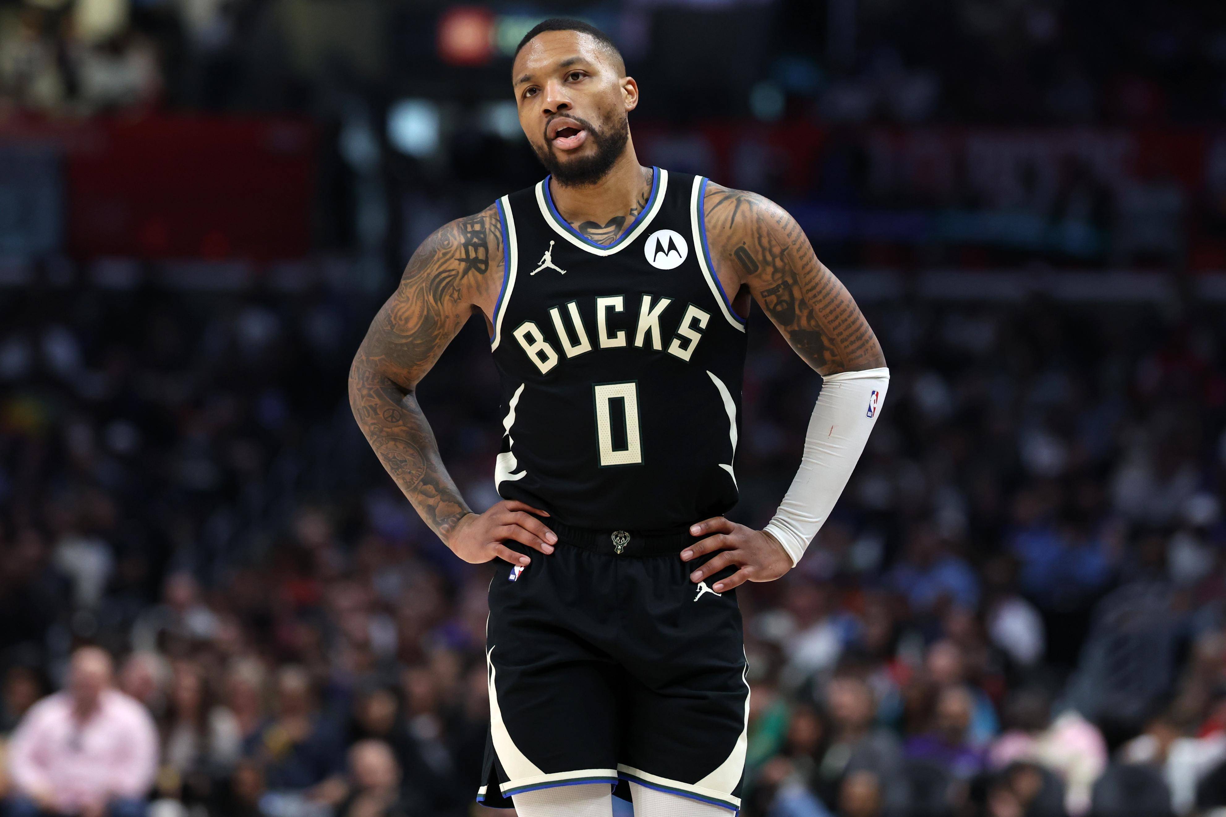 包含NBA球队主力球员集体休战，球队战力受挫的词条