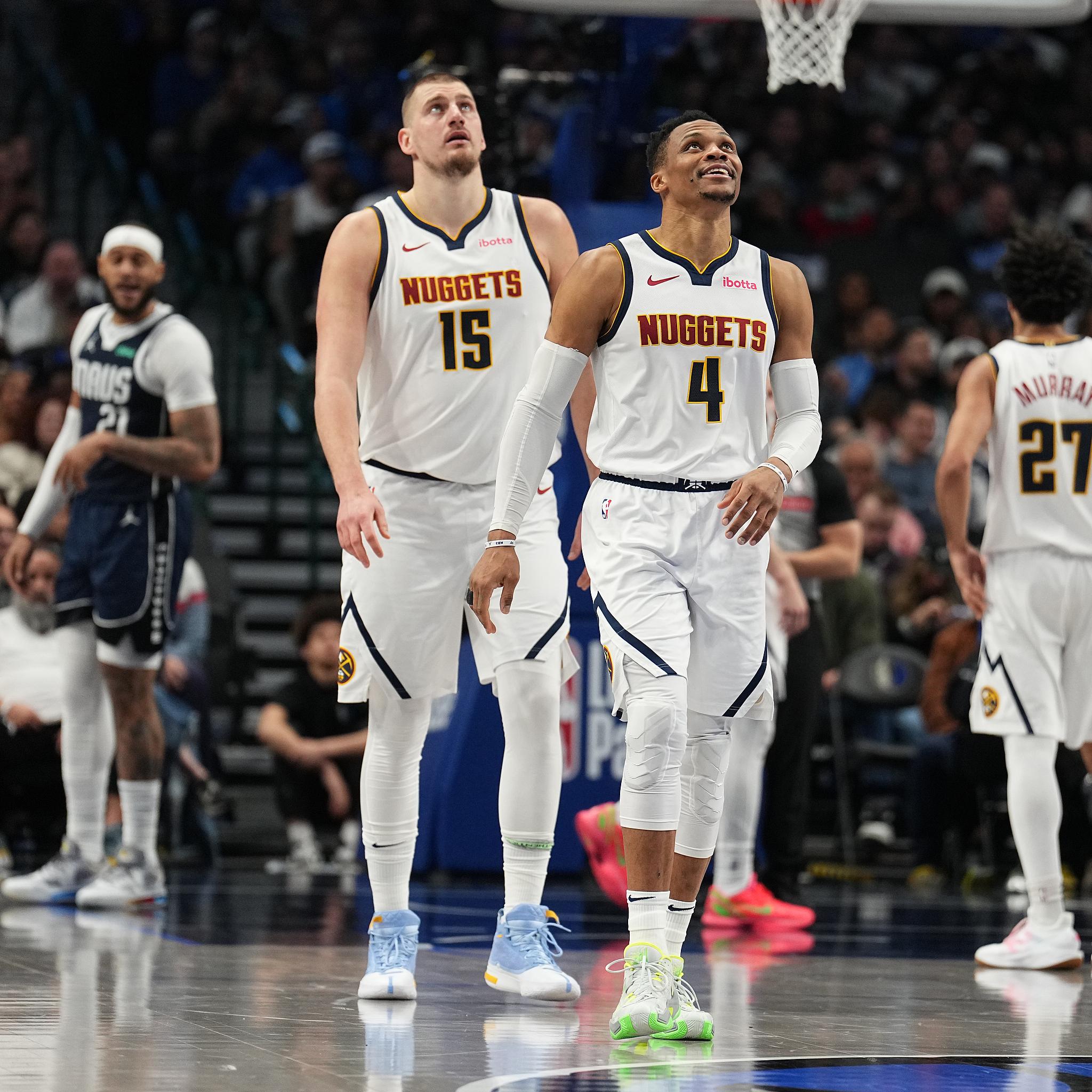 包含NBA球队主力球员集体休战，球队战力受挫的词条